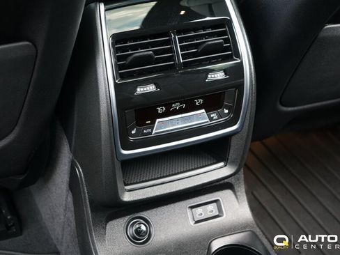 Used 2025 BMW X7 M60i AWD/4WD image 36