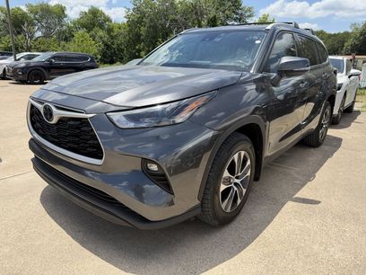 Used 2022 Toyota Highlander XLE