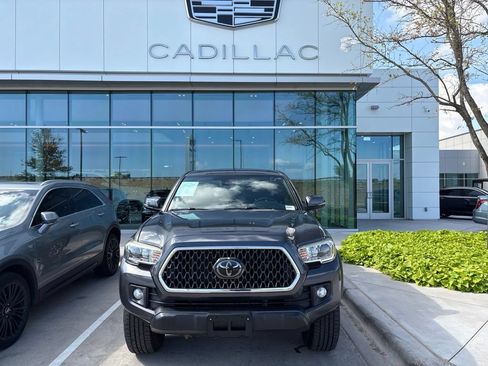 Used 2018 Toyota Tacoma TRD Off-Road AWD/4WD image 6