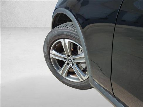 Used 2019 Mercedes-Benz GLC 300 4MATIC image 10