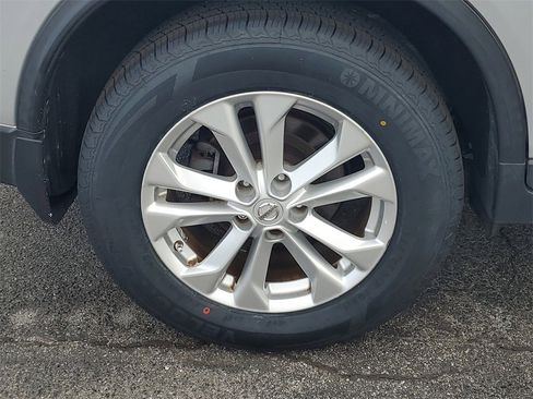 Used 2015 Nissan Rogue SV image 8