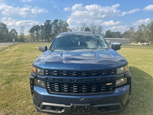 Used 2021 Chevrolet Silverado 1500 Custom image 3