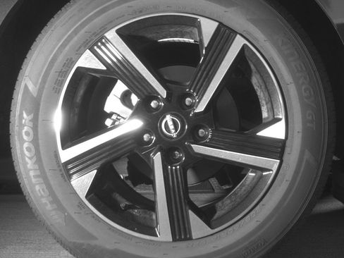 Used 2025 Nissan Sentra SV FWD image 15