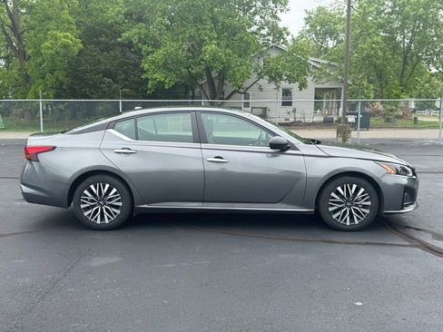 Used 2024 Nissan Altima 2.5 SV FWD image 20