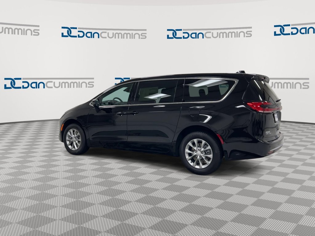 New 2027 Chrysler Pacifica Select w/ Family Tech Group AWD/4WD image 6