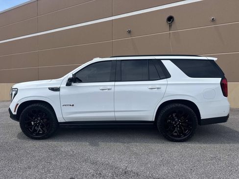 Used 2025 GMC Yukon AT4 w/ AT4 Premium Plus Package AWD/4WD image 9