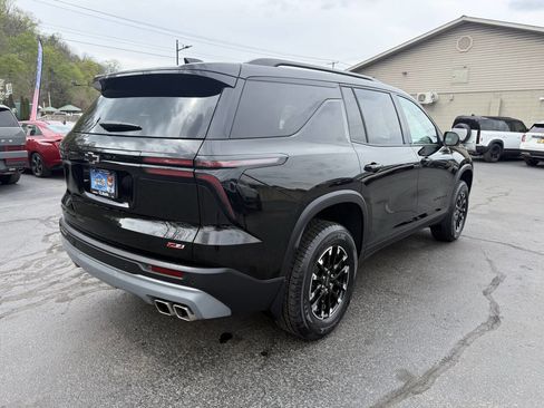 Used 2025 Chevrolet Traverse Z71 image 9