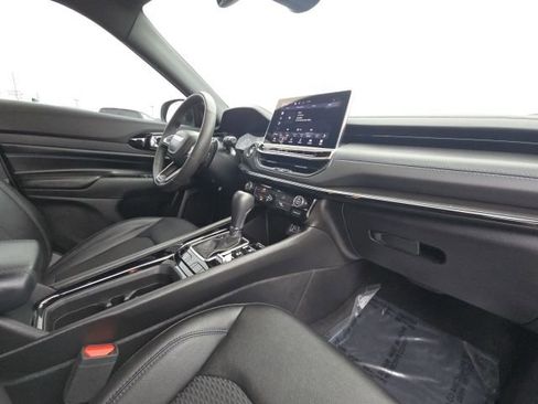 Used 2025 Jeep Compass Latitude w/ Altitude Special Edition image 18