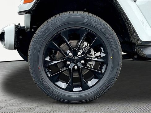 Used 2021 Jeep Wrangler Unlimited Sahara AWD/4WD image 32
