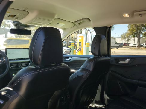 Certified 2025 Ford Escape Platinum w/ Premium Technology Package image 14