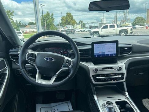 Used 2023 Ford Explorer XLT w/ Equipment Group 202A image 3