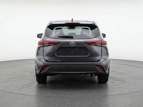 Used 2025 Toyota Highlander LE FWD image 7