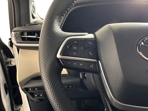 Used 2024 Toyota Sienna Limited image 43