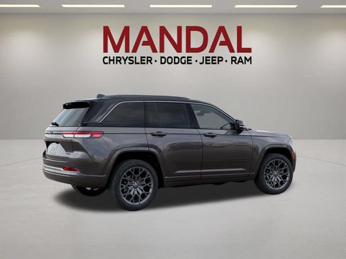 New 2026 Jeep Grand Cherokee Summit w/ Obsidian Package AWD/4WD image 4