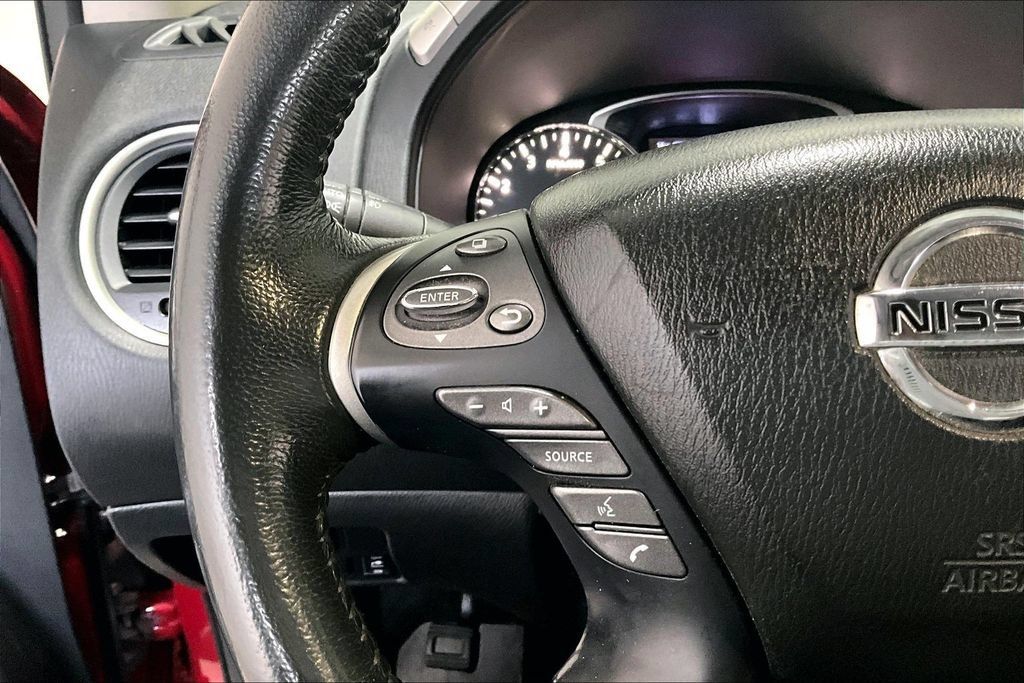 Used 2018 Nissan Pathfinder Platinum AWD/4WD image 11