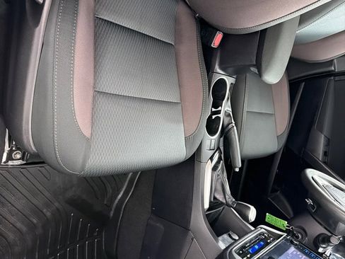 Used 2019 Toyota Corolla LE image 23