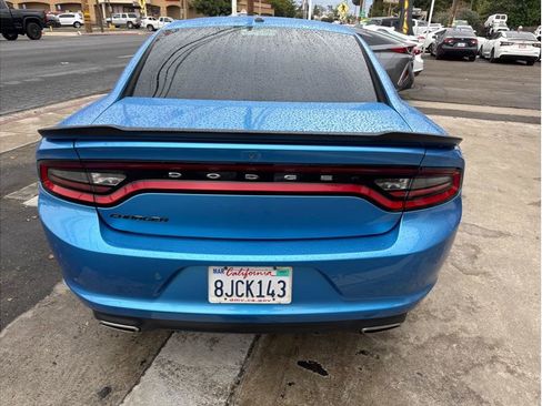 Used 2019 Dodge Charger SXT w/ Blacktop Package RWD image 8