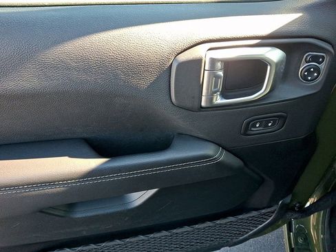 Used 2023 Jeep Wrangler Unlimited Sahara image 12