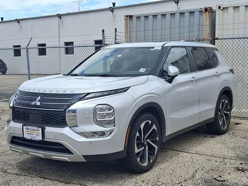 Used 2024 Mitsubishi Outlander SE AWD/4WD image 4