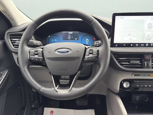Certified 2023 Ford Escape Platinum w/ Premium Technology Package FWD image 9