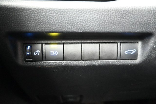 Used 2021 Toyota RAV4 XLE w/ Convenience Package FWD image 27