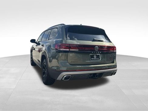Used 2026 Volkswagen Atlas Peak Edition AWD/4WD image 3