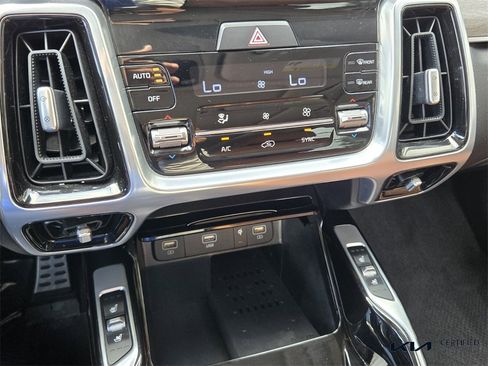 Certified 2022 Kia Sorento SX Prestige w/ Rust Color Package image 28