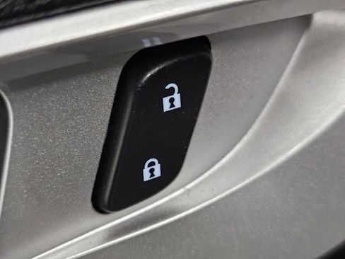 Used 2017 Chevrolet Equinox LT w/ Convenience Package image 25