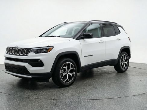 Used 2025 Jeep Compass Limited image 3