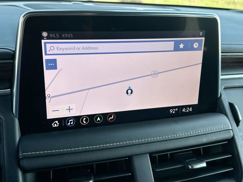 Used 2021 Chevrolet Tahoe Premier w/ Premium Package image 18