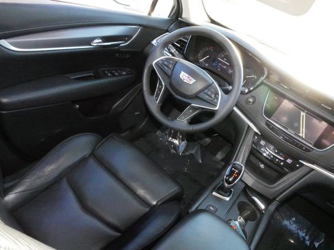 Used 2017 Cadillac XT5 Luxury w/ Driver Awareness Package image 9