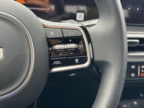Certified 2025 Kia Sorento LX FWD image 18