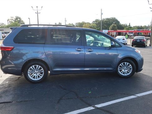 Used 2015 Toyota Sienna XLE Premium image 5