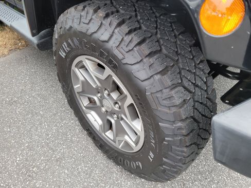 Used 2015 Jeep Wrangler Sahara w/ Connectivity Group image 4