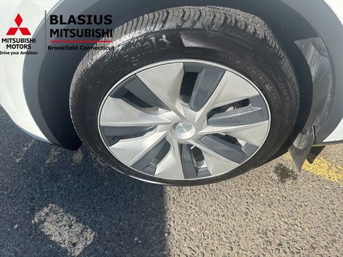 Used 2024 Tesla Model Y Long Range AWD/4WD image 42