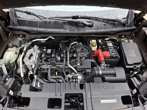 Used 2025 Nissan Kicks SV AWD/4WD image 28