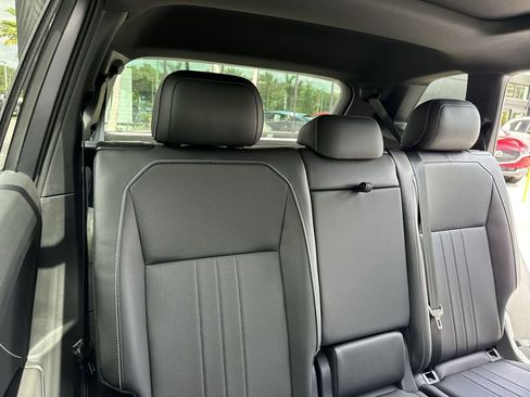 Used 2023 Volkswagen Tiguan SE R-Line image 47