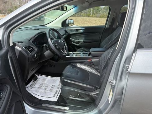 Used 2024 Ford Edge Titanium image 3