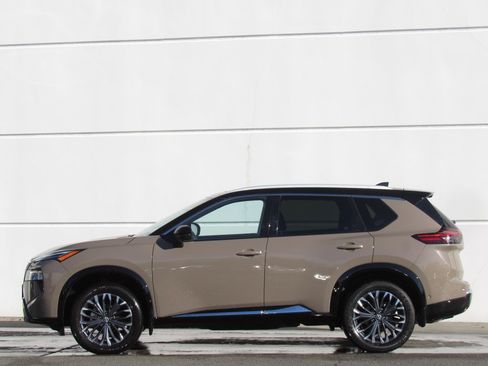 Used 2024 Nissan Rogue Platinum w/ Platinum Premium Package image 4