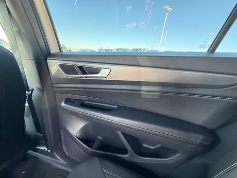Used 2024 Volkswagen Atlas Cross Sport SE FWD image 15