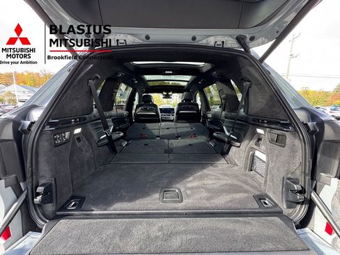 Used 2025 BMW X7 M60i w/ Climate Comfort Package image 32