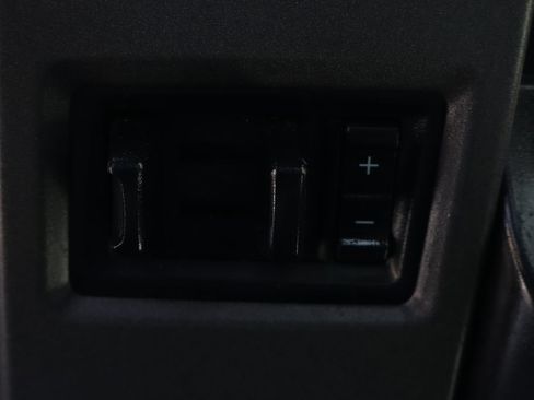 Used 2017 Ford F550 2WD Regular Cab Super Duty image 32