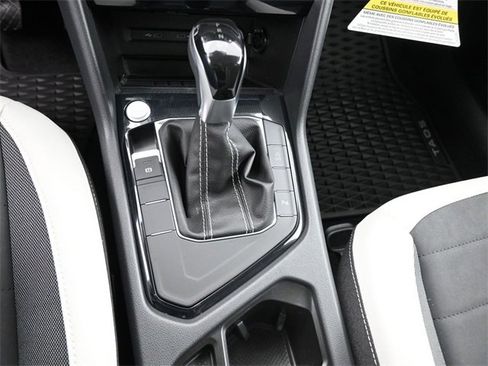 New 2025 Volkswagen Taos SE image 9