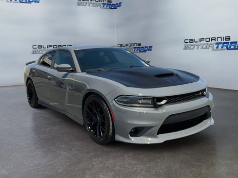 Used 2019 Dodge Charger Scat Pack w/ Dynamics Package RWD image 3