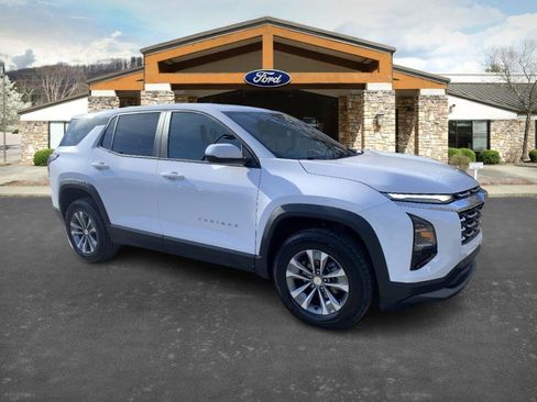 Used 2025 Chevrolet Equinox LT image 3