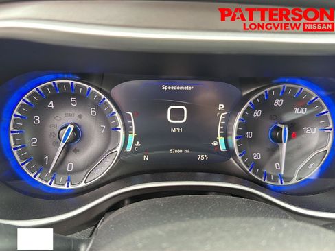 Used 2024 Chrysler Pacifica Touring-L FWD image 6