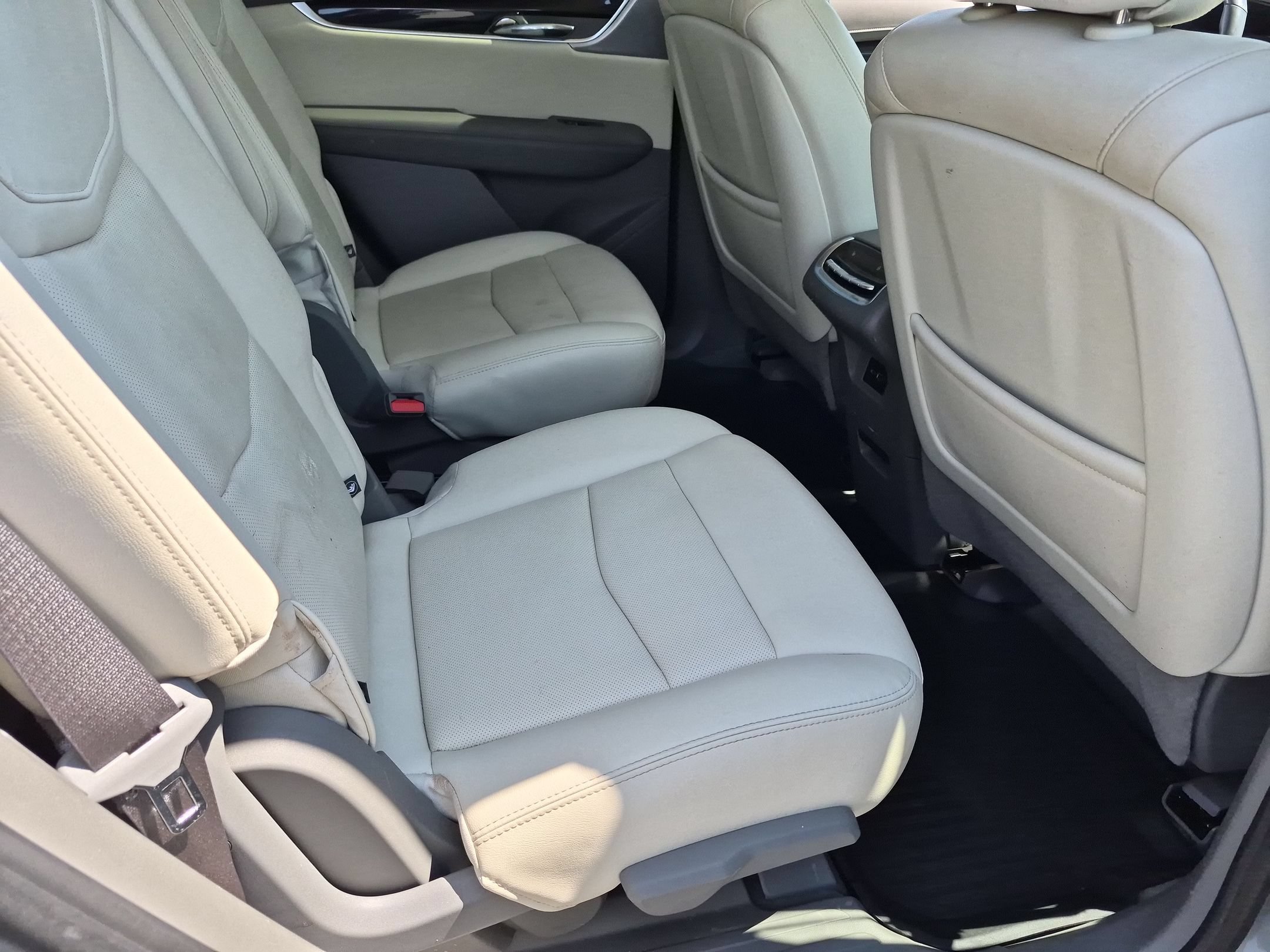 Certified 2023 Cadillac XT6 Premium Luxury w/ LPO, Floor Liner Package AWD/4WD image 35