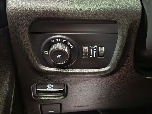 Used 2023 Jeep Grand Cherokee Limited w/ Luxury Tech Group II image 44