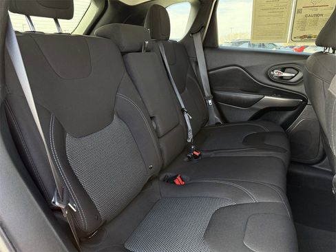 Used 2019 Jeep Cherokee Latitude w/ Popular Appearance Group image 24