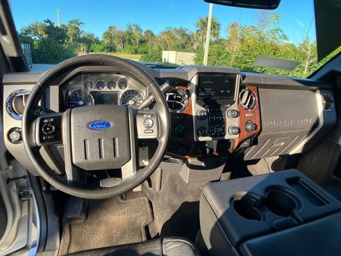 Used 2015 Ford F250 Lariat w/ Chrome Package image 8